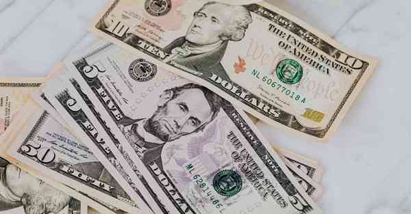 跳出大数据视角：揭秘行业趋势的“数据水晶球”